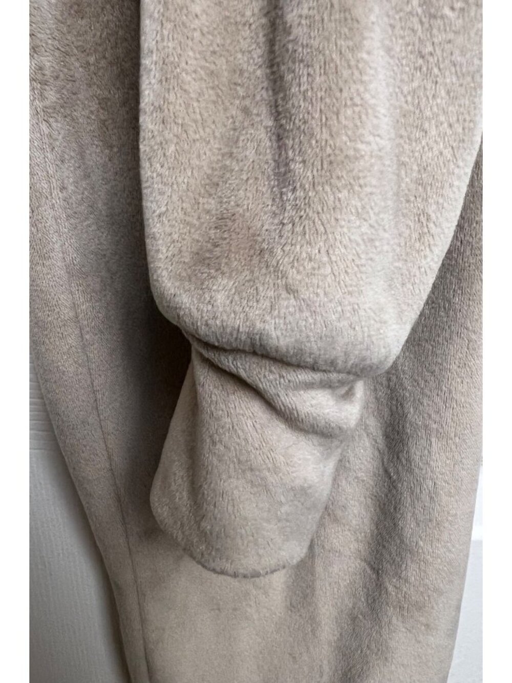 Skims Cozy Velvet Joggers - Picture 3 of 10